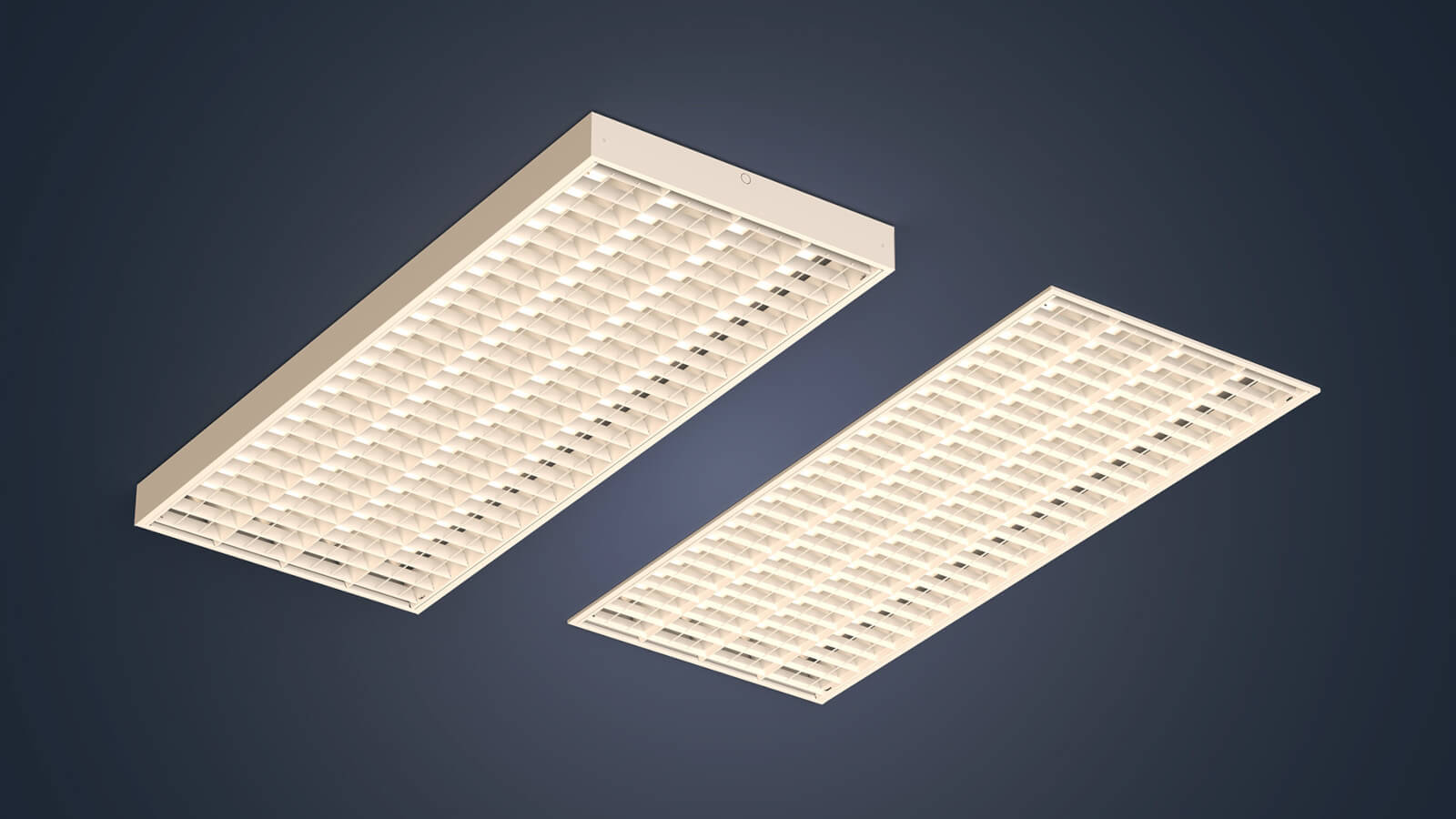 Das Bild zeigt zwei rechteckige Deckenleuchten mit Rasteroptik in unterschiedlicher Breite. Sie sind an einer dunkelblauen Decke montiert und leuchten in einem warmen Weißton.