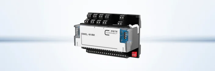 Das Bild zeigt den EWIO₂ auf hellblauem Untergrund. Der Hintergrund ist weiß.