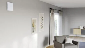 Das Bild zeigt ein modern eingerichtetes Wohnzimmer mit Sofasessel.