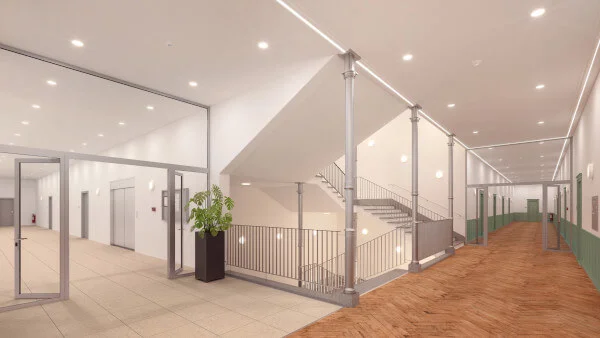 Großer Flur in einem Bürogebäude mit Treppe, weiten Gängen und Fahrstuhl.