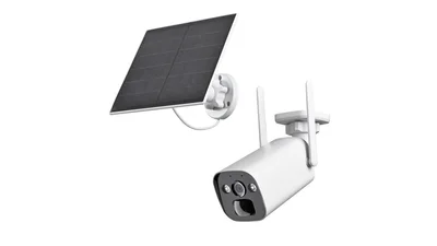 Kabellose Überwachungskamera mit Solarpanel zur autarken Stromversorgung im Außenbereich.