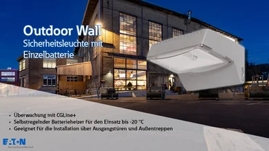 Auf dem Bild isst ein großes Bachsteingebäude mit verschiedenen Anbauten zu sehen. Ein im Gebäude befindliches Geschäft ist beleuchtet. Zusätzlich beleuchten Außenleuchten Gelände und Fassade. Eingebunden in das Bild ist das Foto einer Eaton Outdoor Wall sowie verschiedene Textblöcke mit Produktvorteilen.