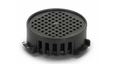 Aktivkohlefilter für den Kühlschrank in der Farbe Schwarz.