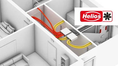 Eine 3D-Darstellung eines Wohnungsgrundrisses mit sichtbaren Lüftungskanälen in Rot und Gelb, die zu einer zentralen Lüftungseinheit geführt sind. In der rechten oberen Bild-Ecke ist das Logo des Herstellers Helios abgebildet.