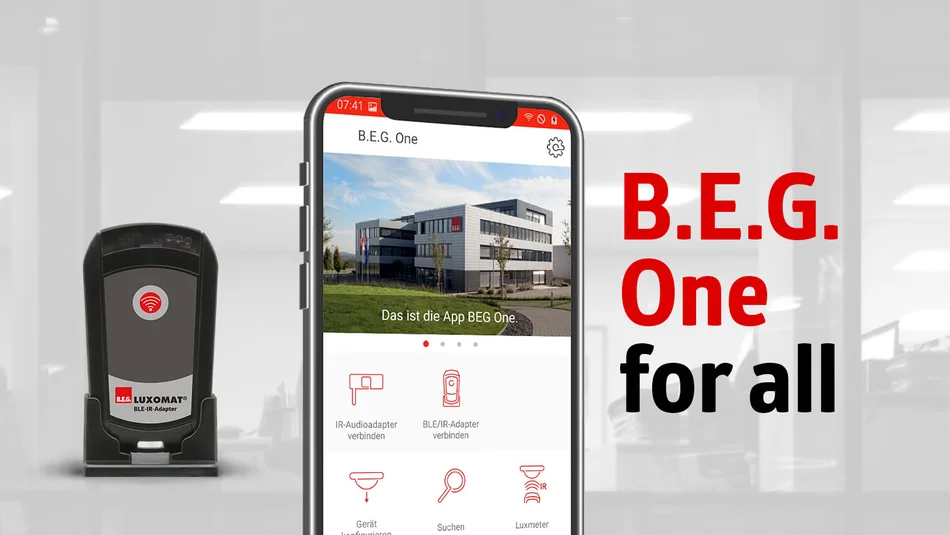 Das Bild zeigt einen ein Smartphone und den Adapter für die B.E.G. One.