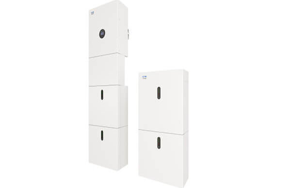 Das Bild zeigt zwei weiße, rechteckige Geräteeinheiten mit jeweils mehreren Segmenten, die nebeneinander auf weißem Hintergrund stehen.