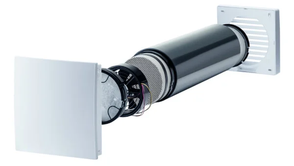 Einzelansicht eines Einzelraumlüftungsgerät vor weißem Hintergrund.