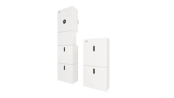 Das Bild zeigt zwei weiße, rechteckige Geräteeinheiten mit jeweils mehreren Segmenten, die nebeneinander auf weißem Hintergrund stehen.