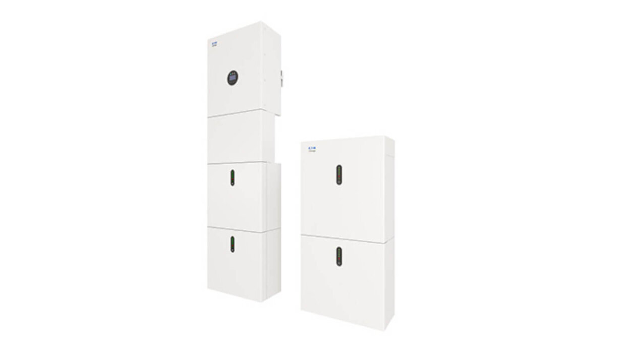 Das Bild zeigt zwei weiße, rechteckige Geräteeinheiten mit jeweils mehreren Segmenten, die nebeneinander auf weißem Hintergrund stehen.