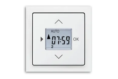 Das Bild zeigt einen weißen Jalousie-Compact-Timer der Designlinie Busch-future® linear.