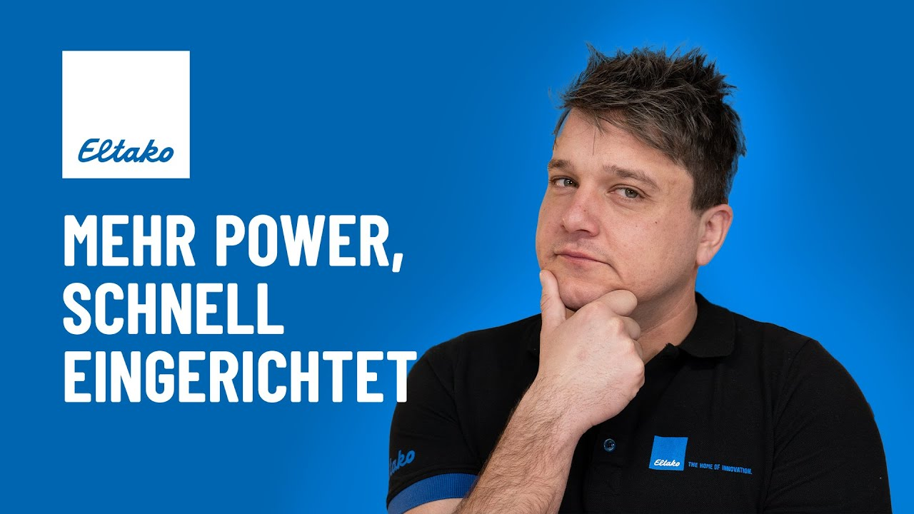 Das Bild zeigt einen Mann in schwarzem Poloshirt vor blauem Hintergrund, der direkt in die Kamera zeigt. Links daneben steht der weiße Text „Mehr Power, schnell eingerichtet“ sowie das Logo von ELTAKO
