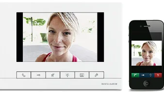 Das Bild zeigt das Busch-WelcomePanel® in zwei verschiedenen Größen und Farben.