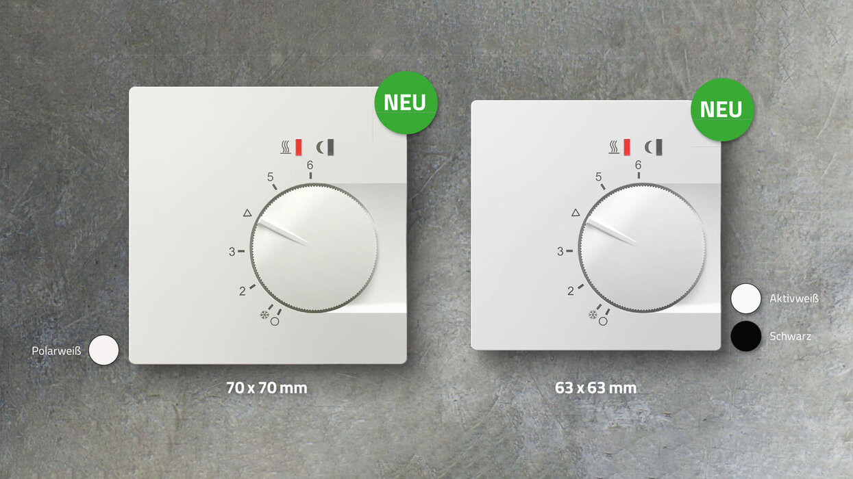 Zwei moderne Raumthermostate mit Drehregler in unterschiedlichen Baugrößen und Farbvarianten zur Regelung der Raumtemperatur. Die Geräte sind vor einer Betonoptik-Wand dargestellt und veranschaulichen verschiedene Design- und Formatoptionen für den Innenbereich.