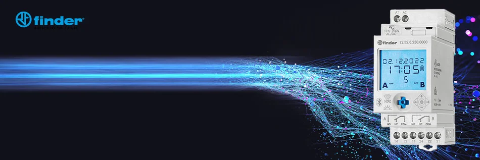 Auf der rechten Bildseite ist eine Zeitschaltuhr vom Typ 12.B2 abgebildet. In der Mitte des Bildes verlaufen von links in Richtung Zeitschaltuhr blaue Linien parallel zu einander. An einem Punkt zerfassern die Linien. Der Untergrund des Bildes ist schwarz. In der linken oberen Ecke steht das Finder-Logo.