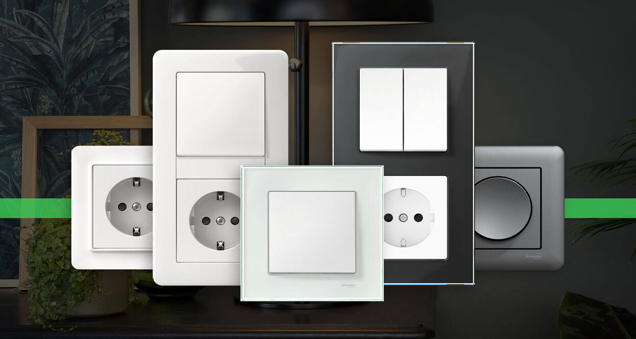 Eine stilvolle Anordnung moderner Lichtschalter und Steckdosen in Weiß, Grau und Schwarz vor einem eleganten Wohnraum-Hintergrund.