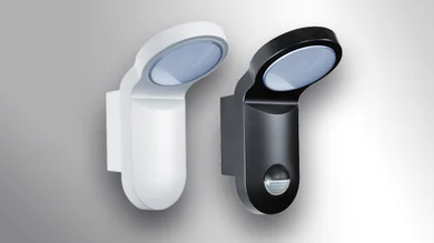 Das Bild zeigt eine weiße und eine schwarze OL/AOL-Leuchte vor weiß-grauem Hintergrund.