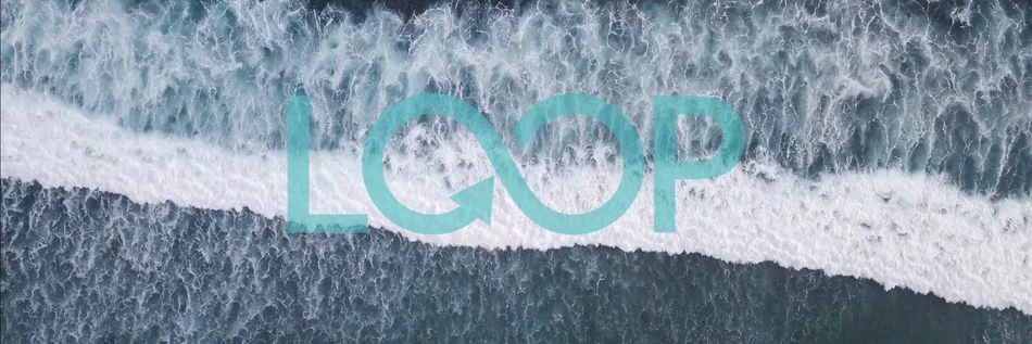 Das Bild zeigt Wellen. Darauf ist der Schriftzug LOOP platziert.