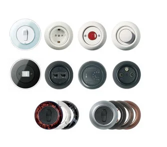 Verschiedene Renova Schalter im Retro- und Vintagedesign von Schneider Electric nebeneinander und übereinander vor weißem Hintergrund.