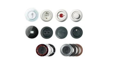 Verschiedene Renova Schalter im Retro- und Vintagedesign von Schneider Electric nebeneinander und übereinander vor weißem Hintergrund.