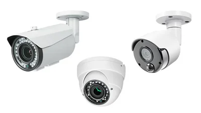Das Bild zeigt drei verschiedene Modelle von Überwachungskameras für den Innen- und Außenbereich.
